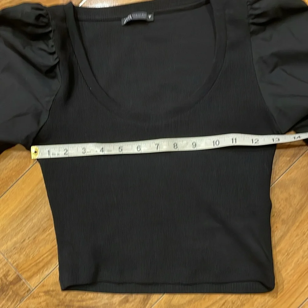 Zara puff sleeve size medium top
